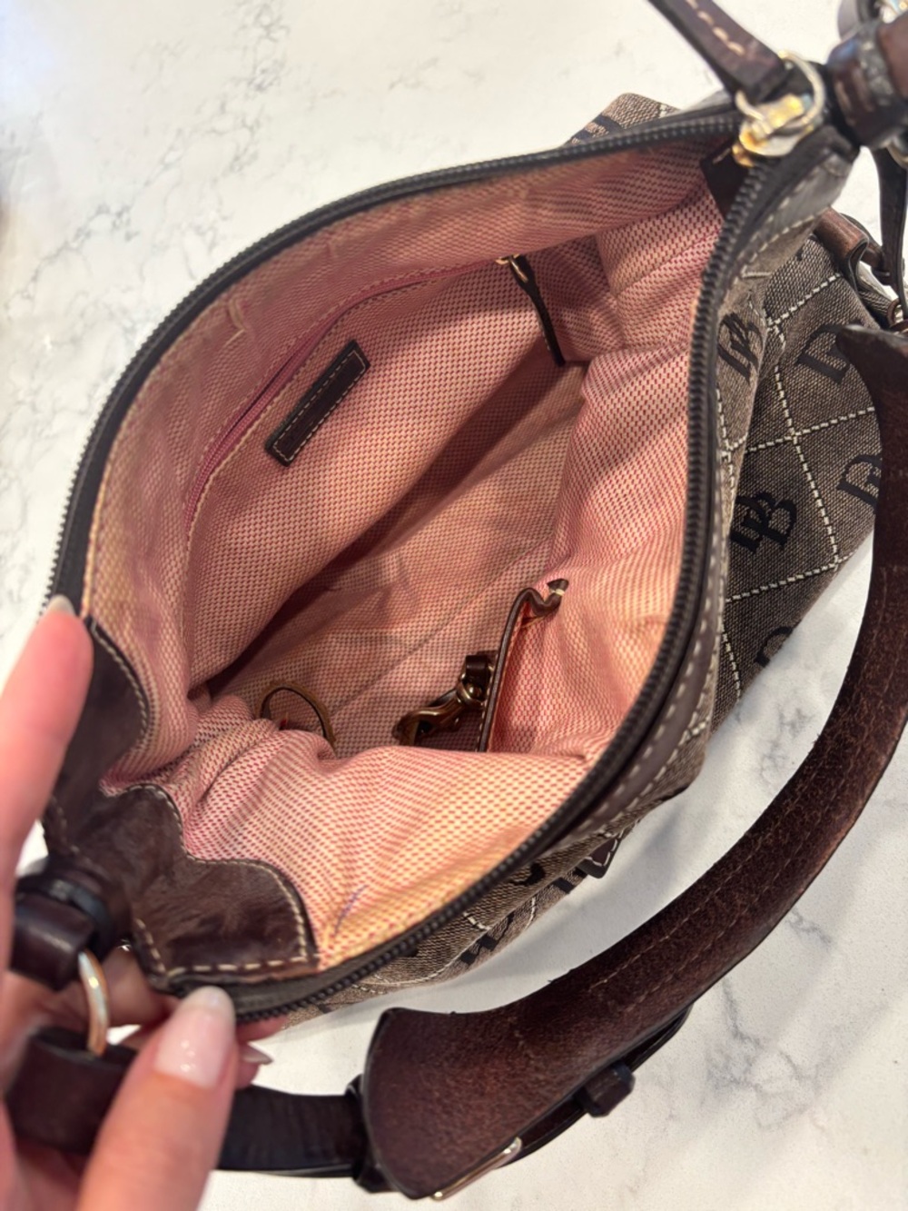 Dooney & Bourke Signature East West Slouch Hobo Shoulder Bag Y2K - Picture 9 of 13